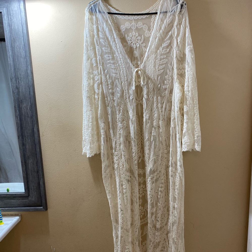 Maxi laced kimono